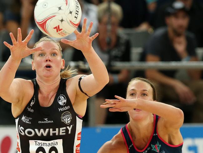 Magpies recruit Caitlin Thwaites up against the Vixens Emily Mannix.