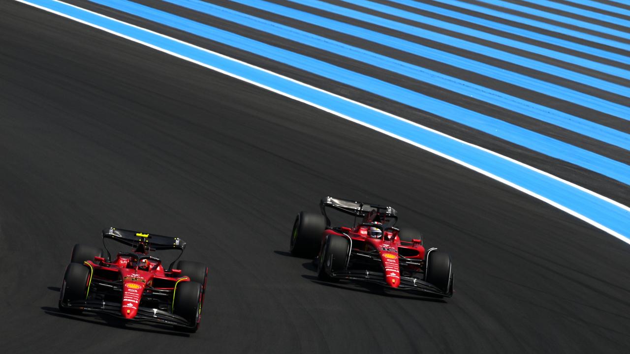 *** BESTPIX *** LE CASTELLET, FRANCE - JULY 23: Carlos Sainz of Spain driving (55) the Ferrari F1-75 leads Charles Leclerc of Monaco driving the (16) Ferrari F1-75 during final practice ahead of the F1 Grand Prix of France at Circuit Paul Ricard on July 23, 2022 in Le Castellet, France. (Photo by Dan Mullan/Getty Images)