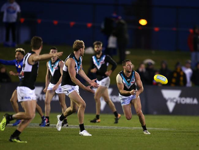 AFL Round 19. 29/07/2018. Western Bulldogs vs Port Adelaide at Mars Stadium, Ballarat.. Port Adelaide's Travis Boak clears by hand in the dark last qtr   .Pic: Michael Klein