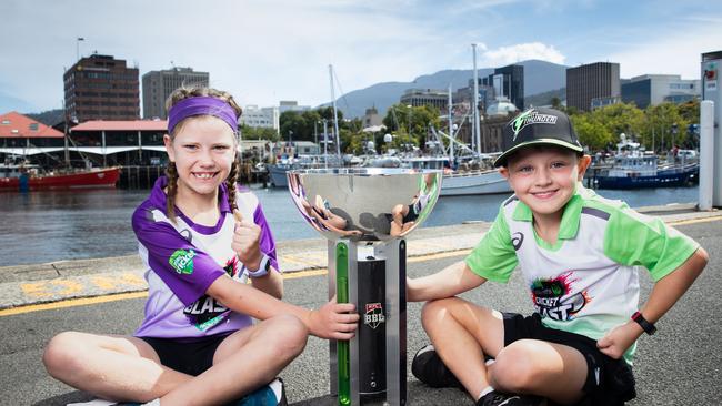 Woolworths Cricket Blast first XI in Hobart prior to the BBL Grand Final. Hobart Hurricanes fan Frankie Mountney aged 8 from Tasmania and Sydney Thunder fan Julian Cashman aged 8 from New South Wales. Picture: Linda Higginson