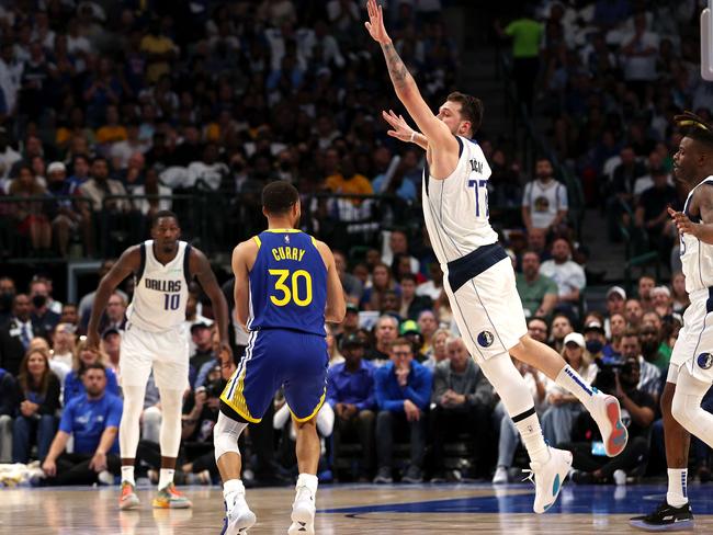 Luka lights up as Mavericks shut down Steph