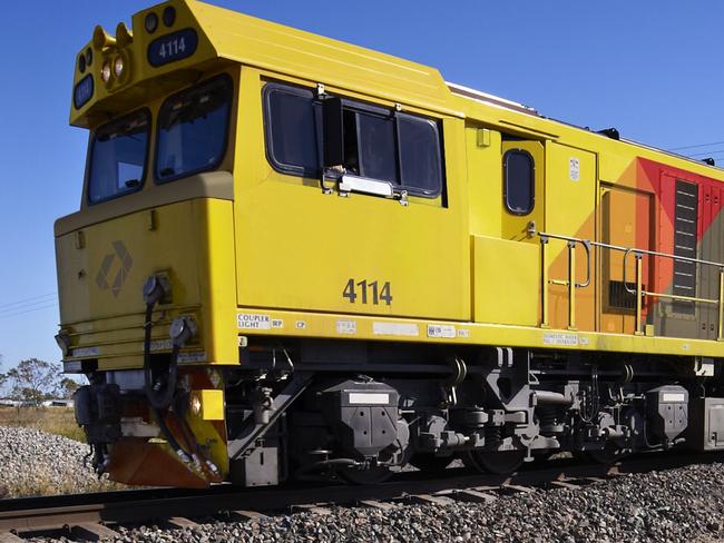 Aurizon - Laying new tracks central Qld
