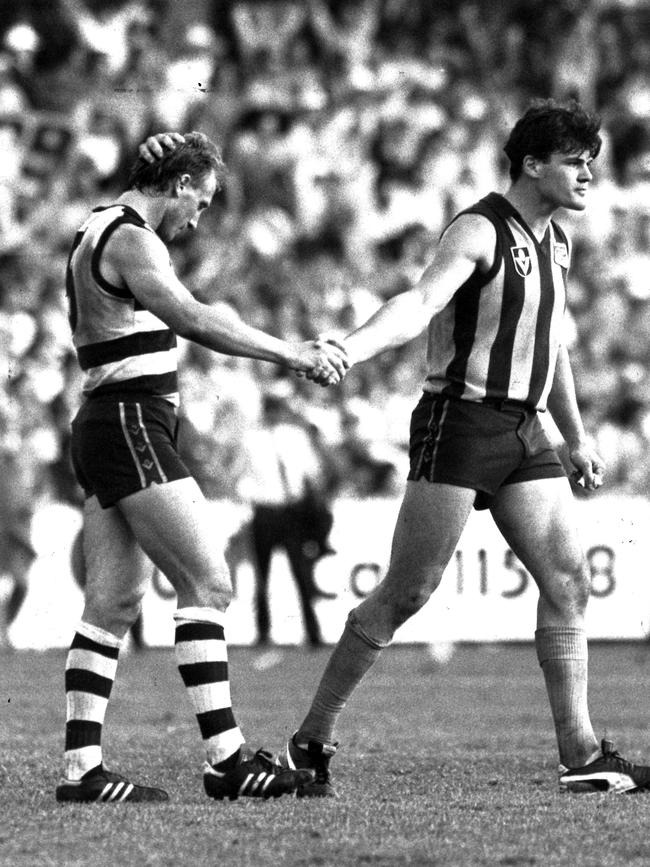 A dejected Gary Ablett congratulates Hawthorn’s Chris Langford. Picture: HWT