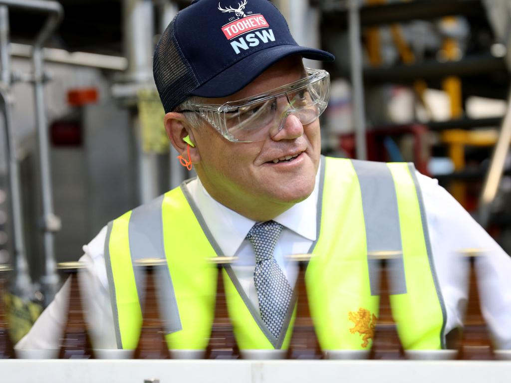 Prime Minister Scott Morrison boasted the Commonwealth’s apprentice scheme at a visit to a Sydney brewery. Picture: NCA NewsWire / Damian Shaw