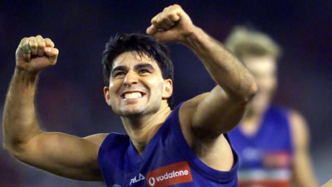 Jose Romero playing for the Western Bulldogs in 2000.