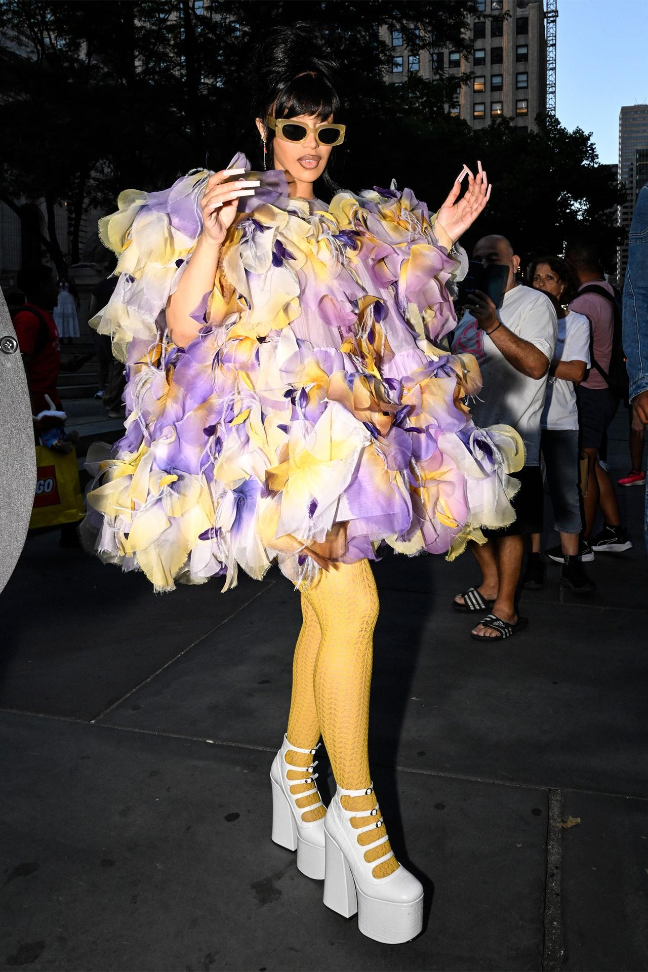 Cardi B was in full bloom at Marc Jacobs - Vogue Australia