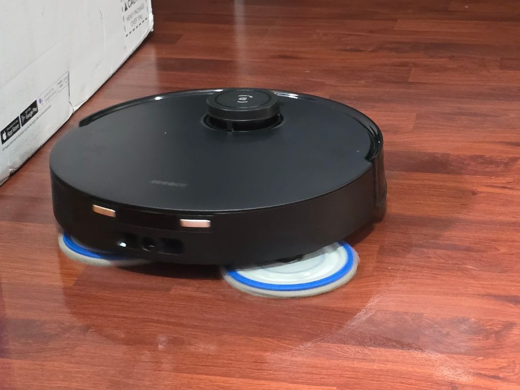 The robot cleaner activating its edgy superpower. Picture: Tahnee-Jae Lopez-Vito/news.com.au.