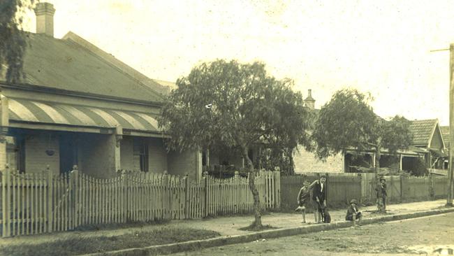 A historic photo of Parraween St, pictured here in 1915.