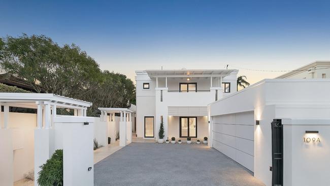 109A Anthony Street, Ascot has undergone an extensive renovation with pristine finishes throughout.