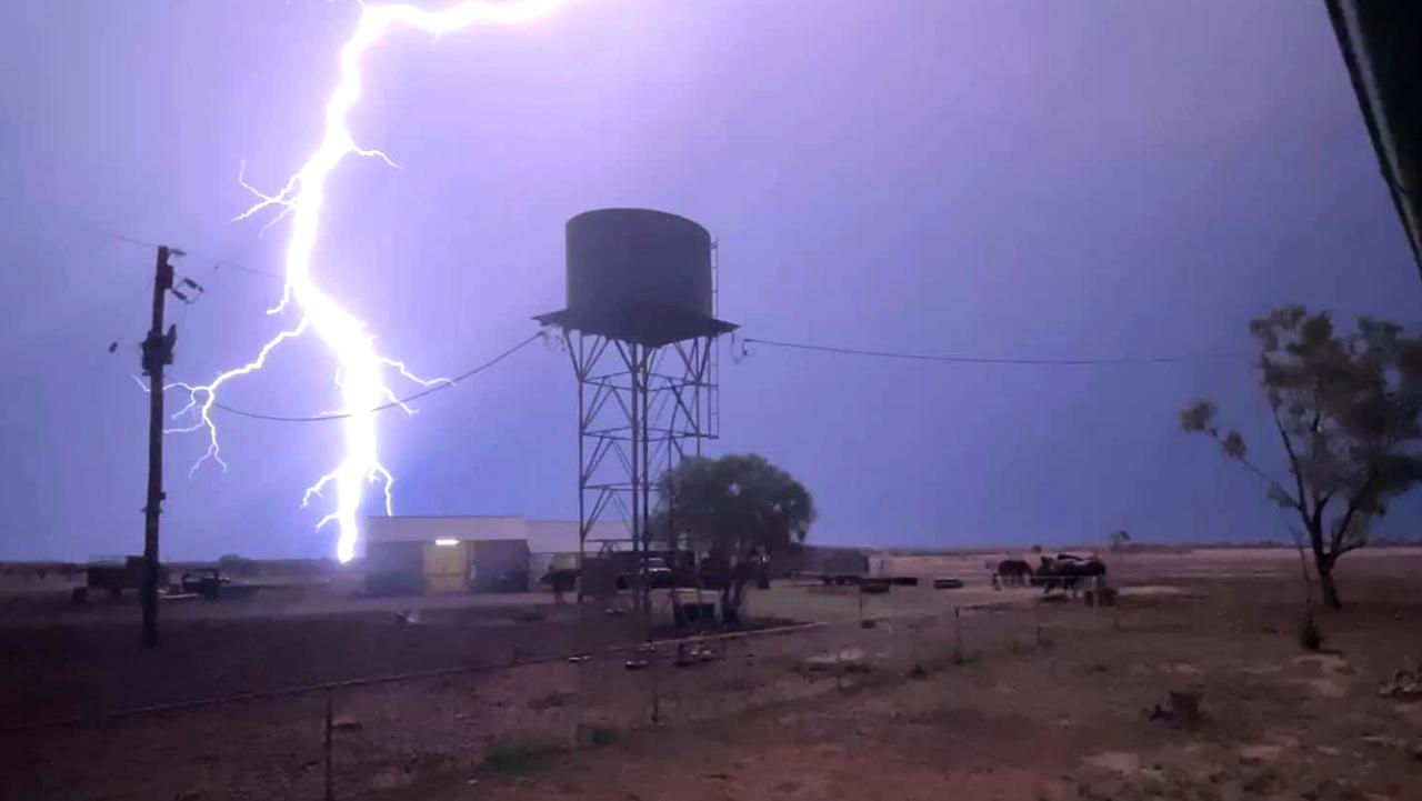 Person nearly struck by lightning in Charters Towers | Townsville Bulletin