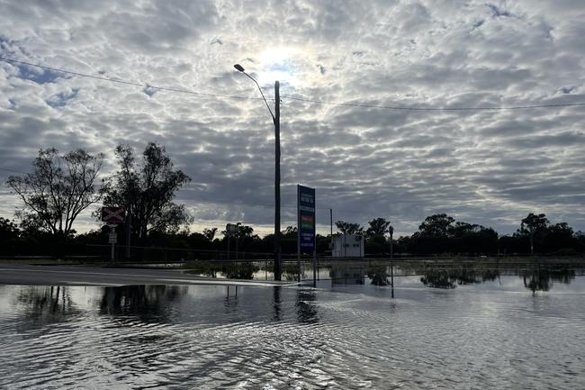 The township of Forbes on the morning of November 16, 2022, as it deals with a flood emergency. Flood waters still expected to rise. Picture: Aymon Bertah