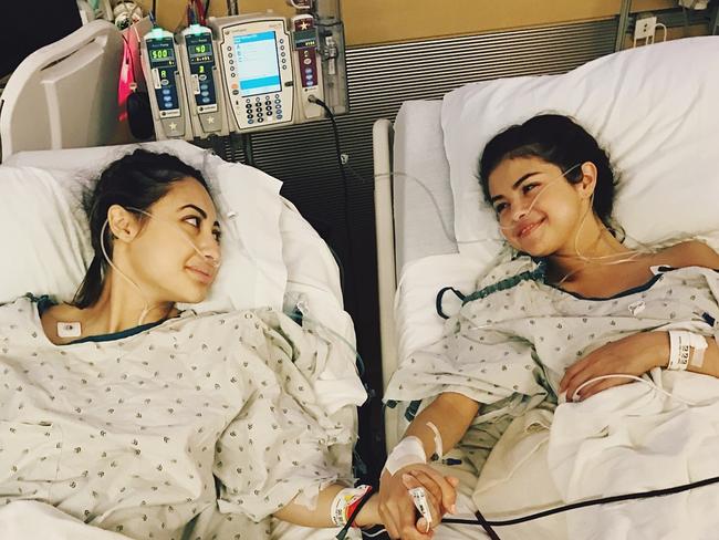 Raisa donating her kidney to Gomez in 2017 amid her battle with Lupus.