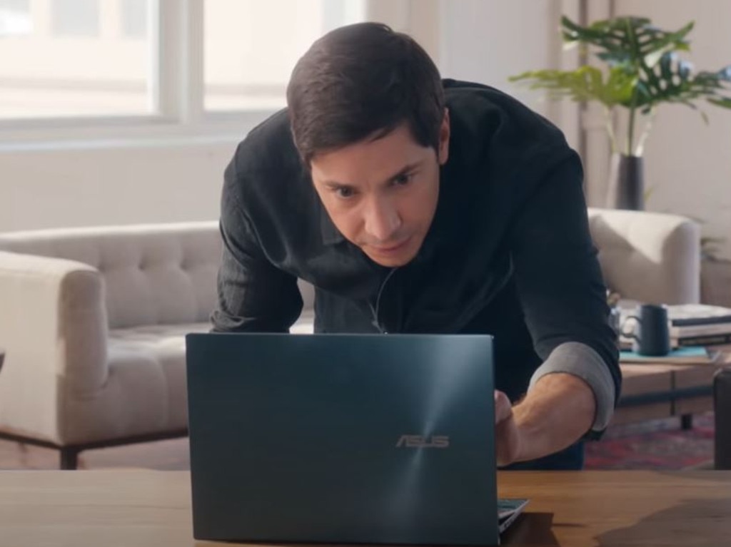 An uncomfortable looking Justin Long hunches forward over the keyboard and trackpad to use a laptop’s touchscreen and inadvertently demonstrates the probable reason Apple doesn't put touchscreens in its laptops.