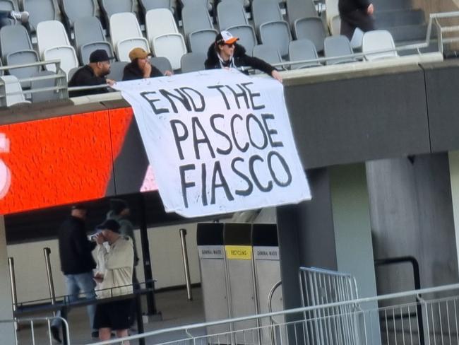 A sign criticising Wests Tigers CEO Justin Pascoe has been removed by security at Commbank Stadium. Picture: Twitter/X.