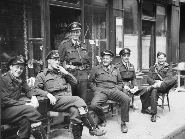 Squadron Leader Donald Smith, standing, with pilots in Bayeux in July, 1944. Australian War Memorial image UK1532