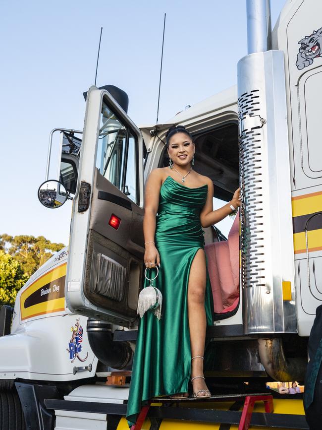 Amber Hartvigsen arrives at Harristown State High School formal at Highfields Cultural Centre, Friday, November 18, 2022. Picture: Kevin Farmer