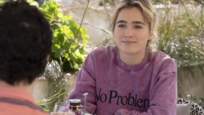 Portia (Haley Lu Richardson) in The White Lotus season 2.