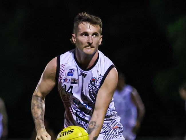 Beau Schwarze playing for Southern Districts in the 2024-25 NTFL season. Picture: Celina Whan / AFLNT Media