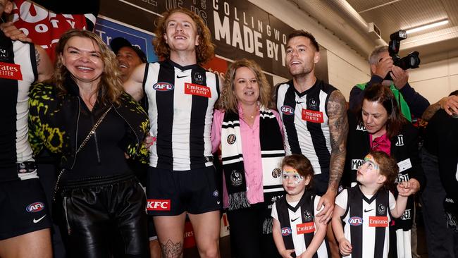 Magpies players sing the team song with their mothers. Picture: Michael Willson/AFL Photos via Getty Images