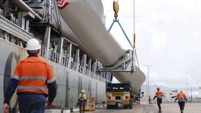 Kaban Wind Farm blades arrive at the Port of Cairns