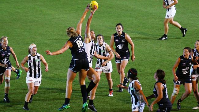 The AFL is trying to rid AFLW of congestion around the contest. Picture: Getty