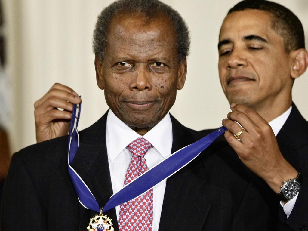 President Barack Obama presents the 2009 Presidential Medal of Freedom to Sidney Poitier.