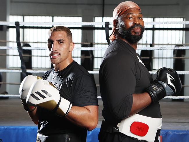 WorldÃs tallest boxer Julius Long, sparring partner with Justis Huni, Bowen Hills. Picture: Liam Kidston