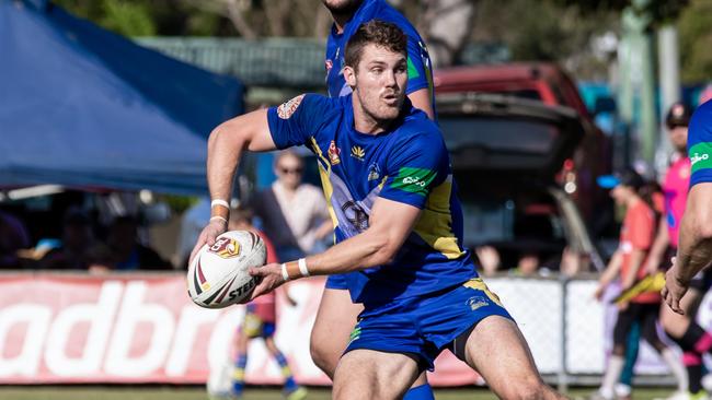 Murwillumbah hooker Joe Besgrove fires off a pass.