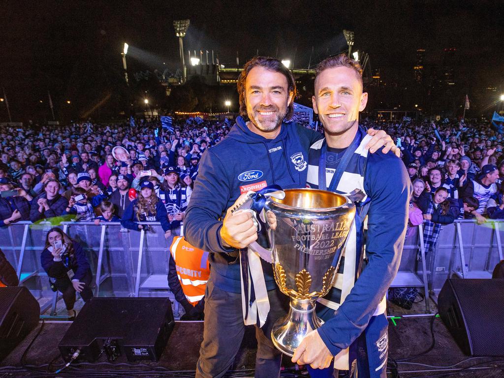 MELBOURNE, SEPTEMBER 24, 2022: 2022 AFL Grand Final between the Geelong Cats and Sydney Swans at the MCG. Chris Scott and Joel Selwood present to the fans. Picture: Mark Stewart