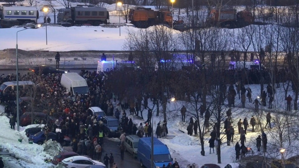 Navalny Buried In Moscow Amid Thousands Of Defiant Mourners | The ...