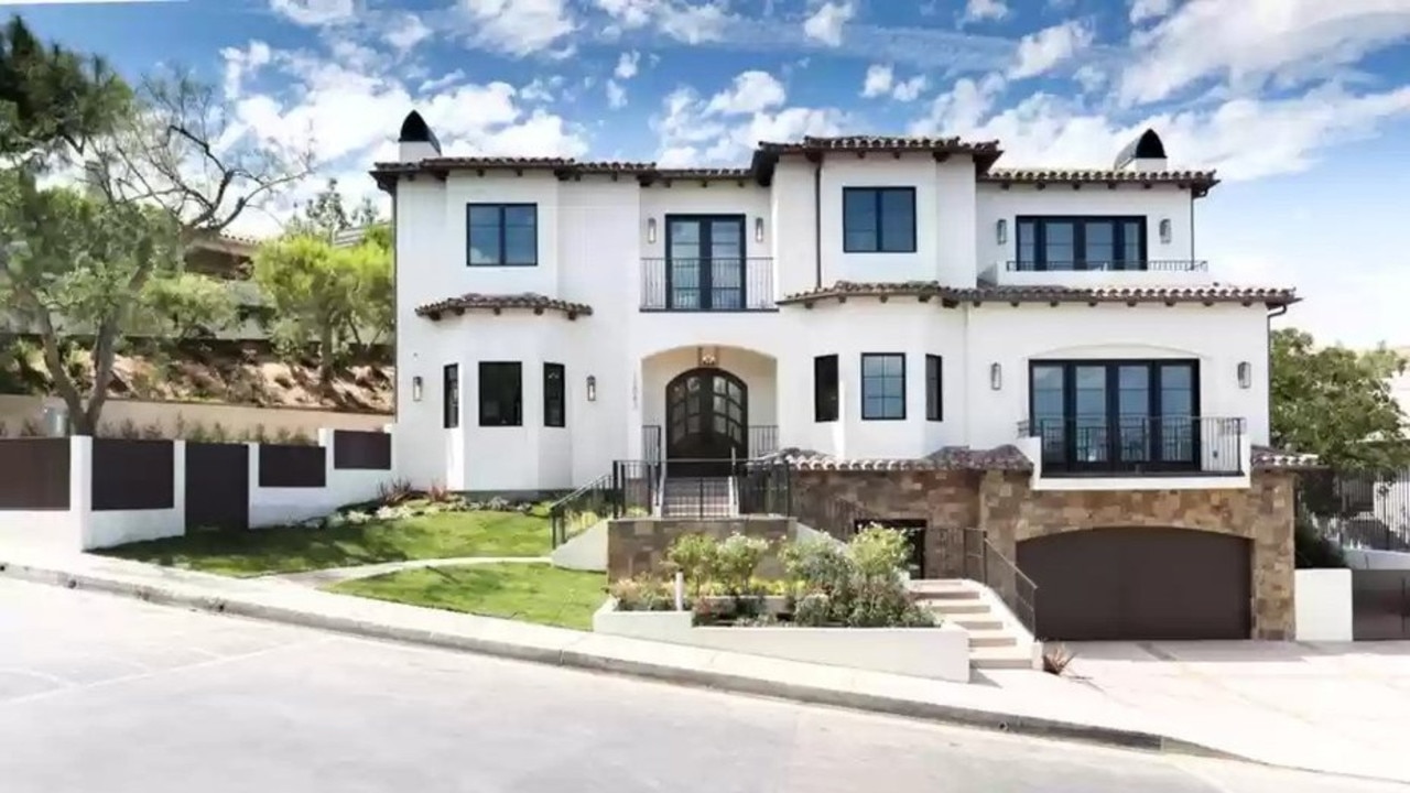 The Los Angeles native has owned some trophy homes in Southern California. Although she has shed some of her Golden State holdings, she held on to one posh property in Beverly Hills. (Picture: Realtor.com)