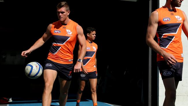 Tomlinson makes his way onto the field for training yesterday. Pic: Getty Images