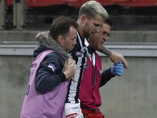 SYDNEY, AUSTRALIA - JUNE 26: Jeremy Howe of the Magpies is taken from the ground after injuring his knee during the round 4 AFL match between Greater Western Sydney Giants and Collingwood Magpies at GIANTS Stadium on June 26, 2020 in Sydney, Australia. (Photo by Ryan Pierse/Getty Images)