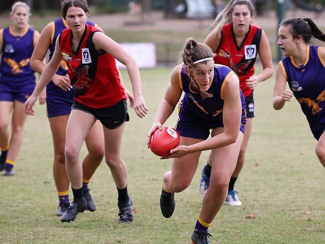 Eastern Region Women's Division 1 Football. Vermont v Knox. Vermont's Abbey Rutherford heads forward with the ball.Picture : Ian Currie