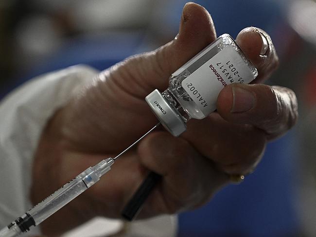 A nurse prepares an AstraZeneca vaccine against COVID-19 at the Alonso Suazo healthcare center in Tegucigalpa, on March 15, 2021. - Over 48,000 vaccines donated by the Covax mechanism started to be administered Monday in Honduras to employees of the Health Secretariat. (Photo by Orlando SIERRA / AFP)