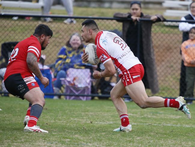 Va'enuku Vatuvei takes on the line. Picture Warren Gannon Photography