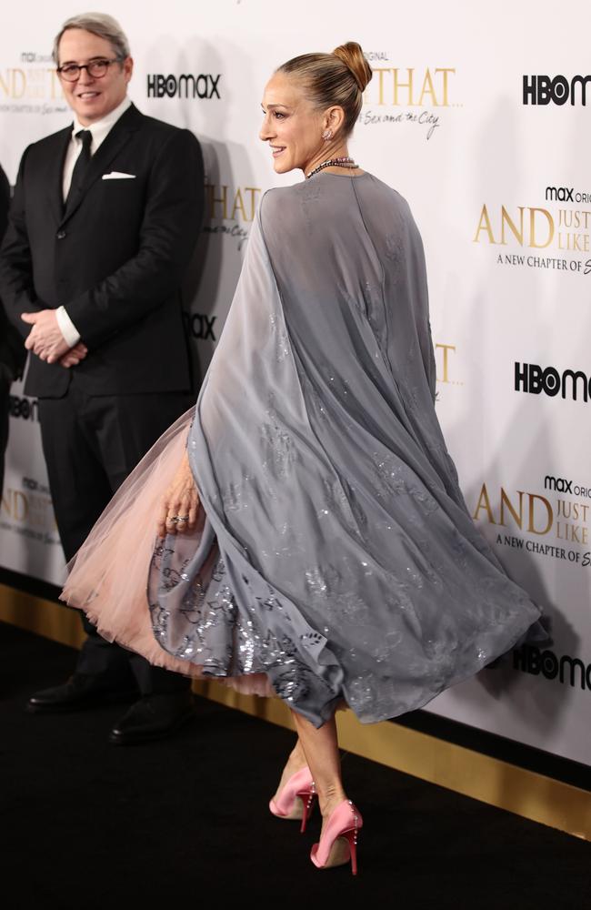 Matthew Broderick looks at Sarah Jessica Parker as she walks the carpet. Picture: Dimitrios Kambouris/Getty Images