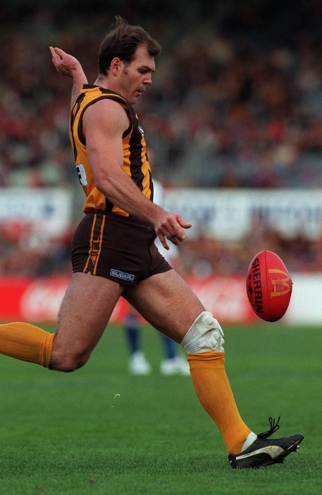 Dunstall kicked 1254 goals in a brilliant career.