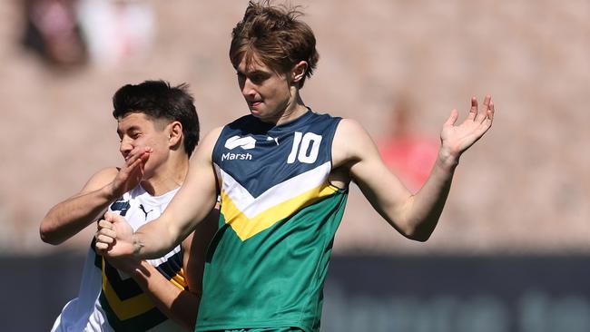 MELBOURNE, AUSTRALIA - SEPTEMBER 28: Thomas McGuane of Team Heppell kicks the ball under pressure from Felix Kneipp of Team Sloane during the Marsh AFL National Futures Boys match between Team Heppell and Team Sloane at Melbourne Cricket Ground, on September 28, 2024, in Melbourne, Australia. (Photo by Daniel Pockett/AFL Photos/via Getty Images)