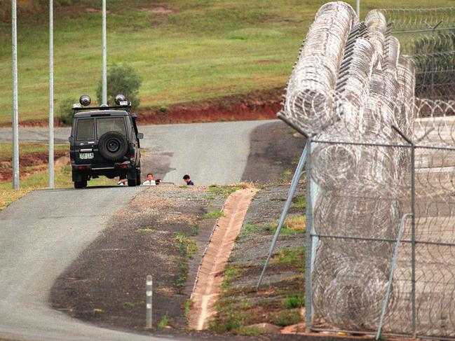 Escape of five prisoners from Sir David Longland Prison at Wacol in Brisbane, Qld.jail /Prison/escapes