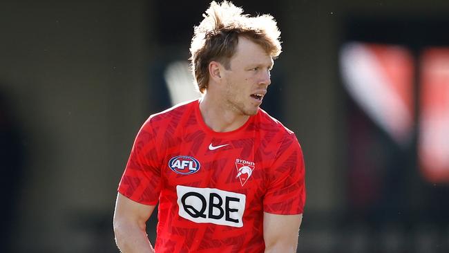 SYDNEY, AUSTRALIA - JULY 28: Callum Mills of the Swans warms up during the 2024 AFL Round 20 match between the Sydney Swans and the Western Bulldogs at The Sydney Cricket Ground on July 28, 2024 in Sydney, Australia. (Photo by Michael Willson/AFL Photos via Getty Images)