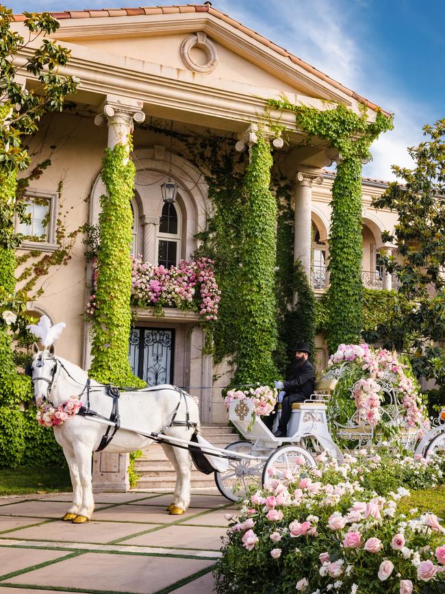 The romantic wedding featured a horse and carriage. Picture: Kevin Ostajewski/Shutterstock/MEDIA MODE