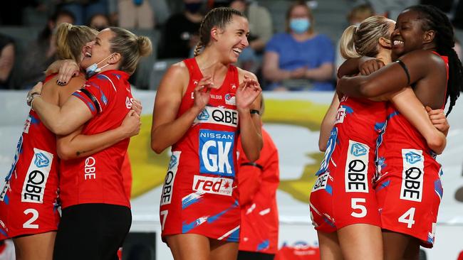 Tayla Fraser, Swifts coach Briony Akle, Sarah Klau, Helen Housby and Sam Wallace