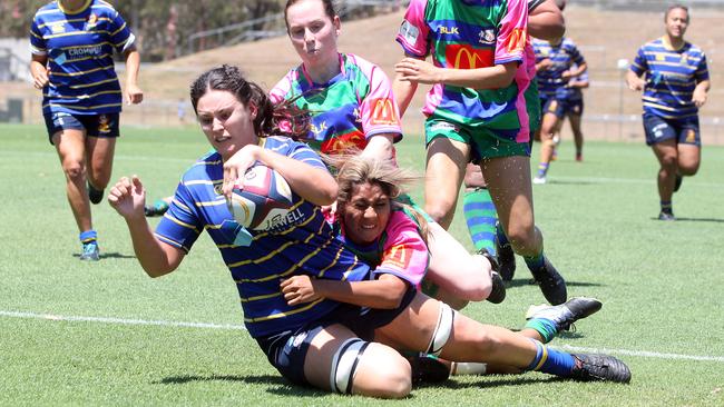 Annabelle Codey scoring a try. Picture by Richard Gosling