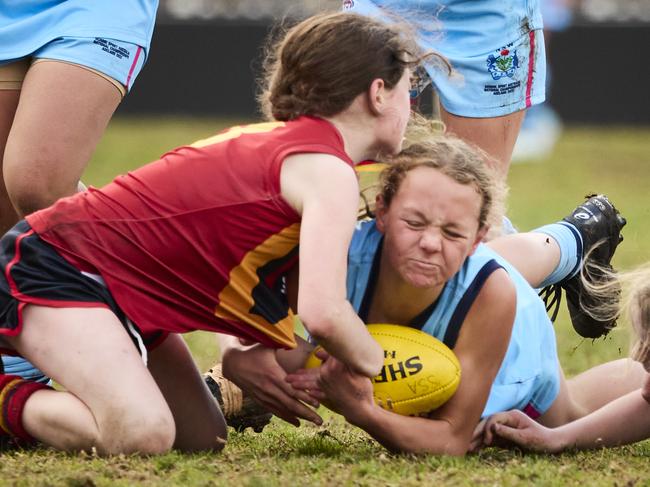 Matilda Lynn and Quin Neyland in the match between SA and NSW at Norwood Oval, at the U12 Girls Australian Football Championships, Sunday, Aug. 7, 2022. Picture: MATT LOXTON