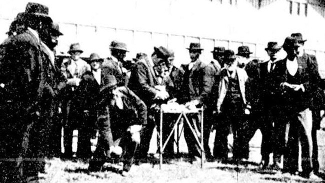 “Love in a Tub” spieler’s game in action on Flemington Racecourse flat in 1898. The man crouching at the left of centre is trying to bowl a ball into a small box. But the game was rigged like all of the other spielers’ games.