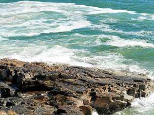 Emergency services search Alexandria Bay as man is swept off rocks at Southern end overnight.Photo Geoff Potter / Noosa News. Picture: Geoff Potter