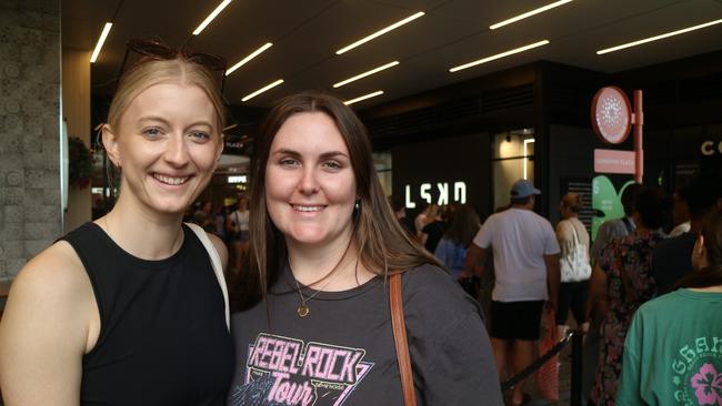 WATCH: Hundreds line up for popular streetwear brand