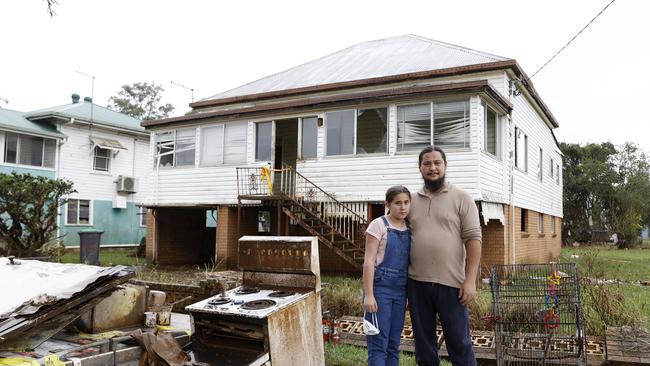 Geoff Anderson and his daughter Yumi Anderson, 11, cleaning out his mothers home on Elliott Rd in South Lismore. Picture: Jonathan Ng