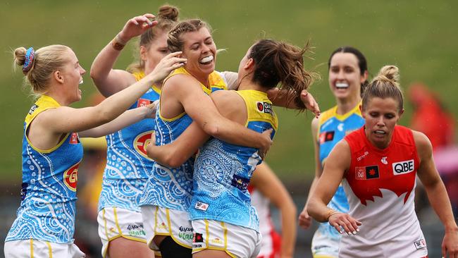 The Suns celebrate a Claudia Whitfort goal. Picture: Mark Kolbe/Getty Images